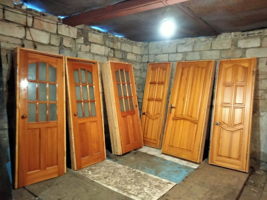 Деревянные двери.