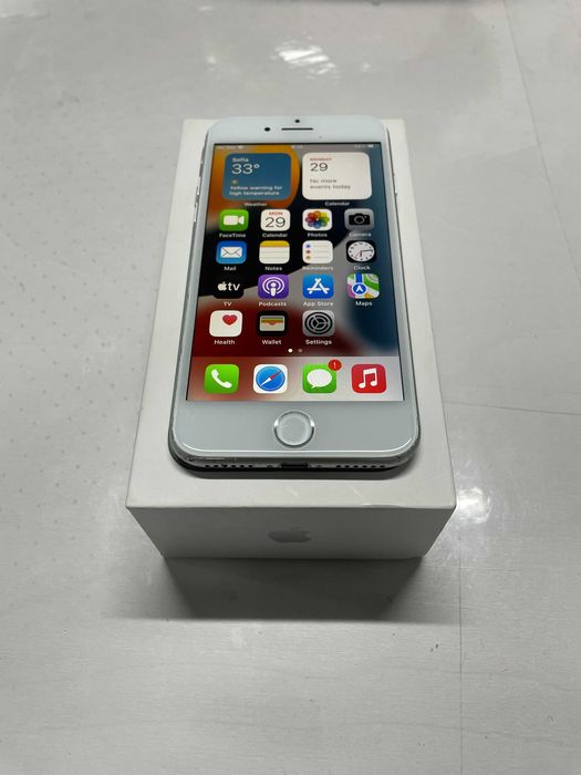 Iphone 7 32 GB Silver С кутия