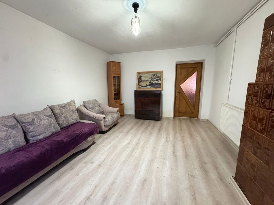 Vand casa in satul catolic + spatiu comercial in aceeasi curte