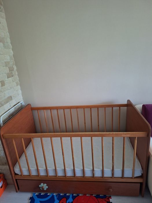 Дървена бебешка кошара