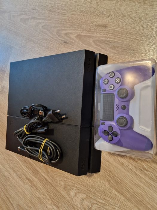 PlayStation 4 black