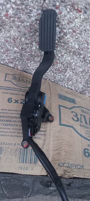 Обмен на дросильПродаю или бартер на засолку  газ пидаль нексия 3 нов