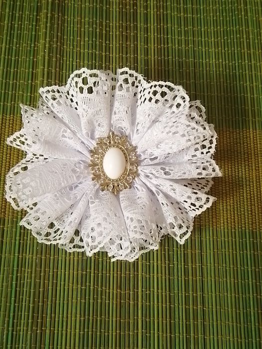 Белые   бантики .