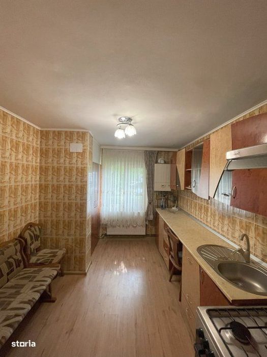 Apartament de vanzare, cu 3 camere decomandat, 68 mp, parter, zona Pas