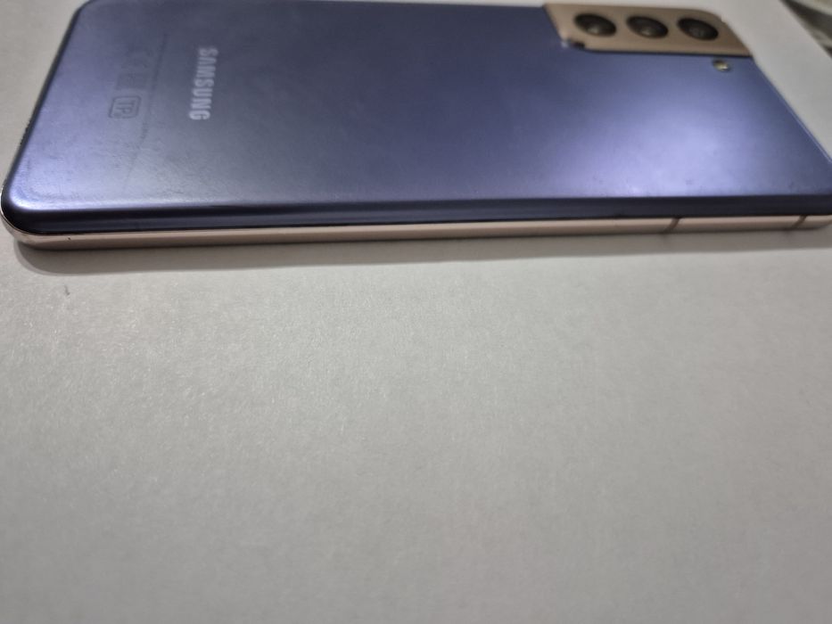 Продам телефон S21