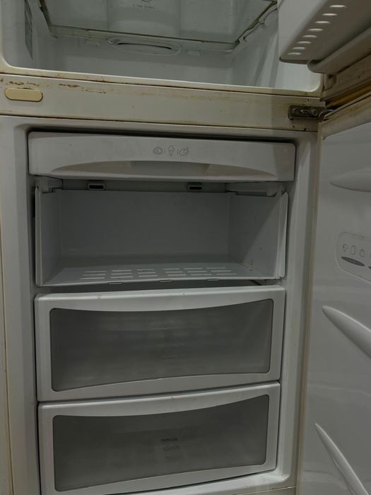 Продаем Холодильник LG