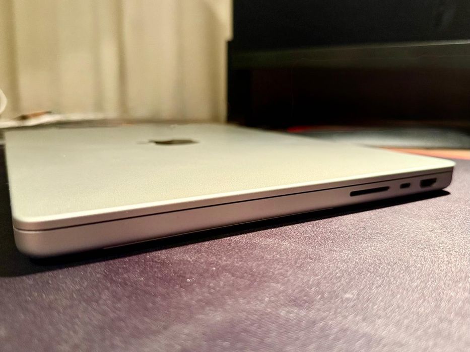 Лаптоп Apple MacBook Pro M1 Pro 14 2021. Перфектен.