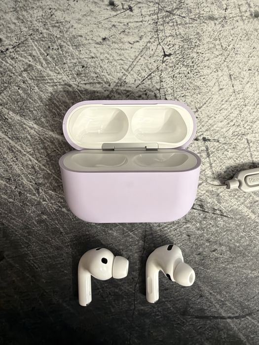 AirPods 3 Pro aproape noi