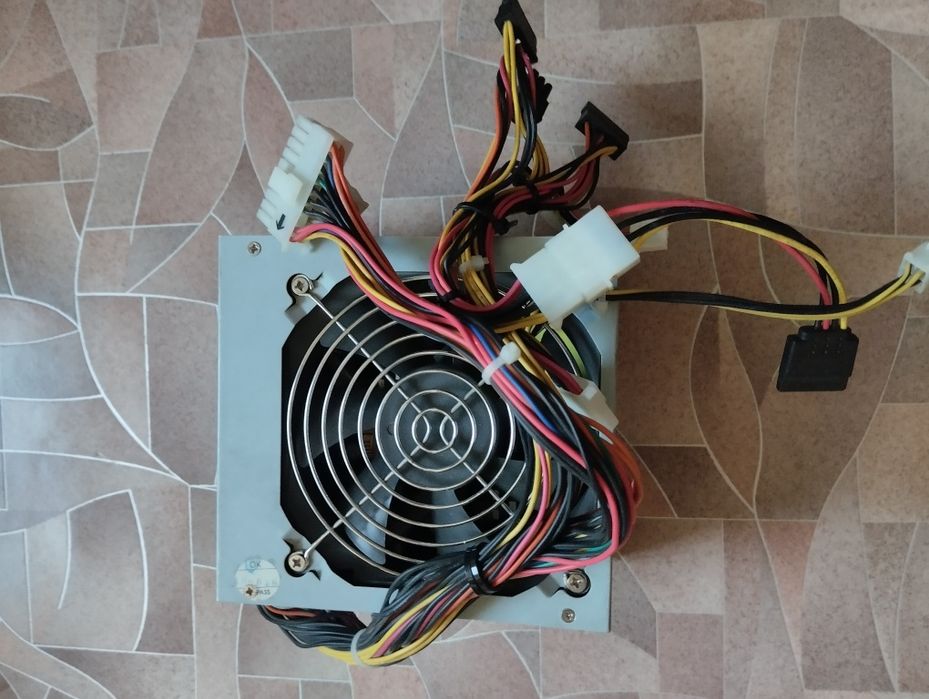 Компьютерый блок питания