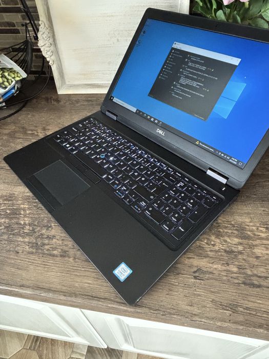 Dell Precision 3530•i7-8850H• Nvidia Quadro P600• 16Gb ram DDR4•Bateria excelent