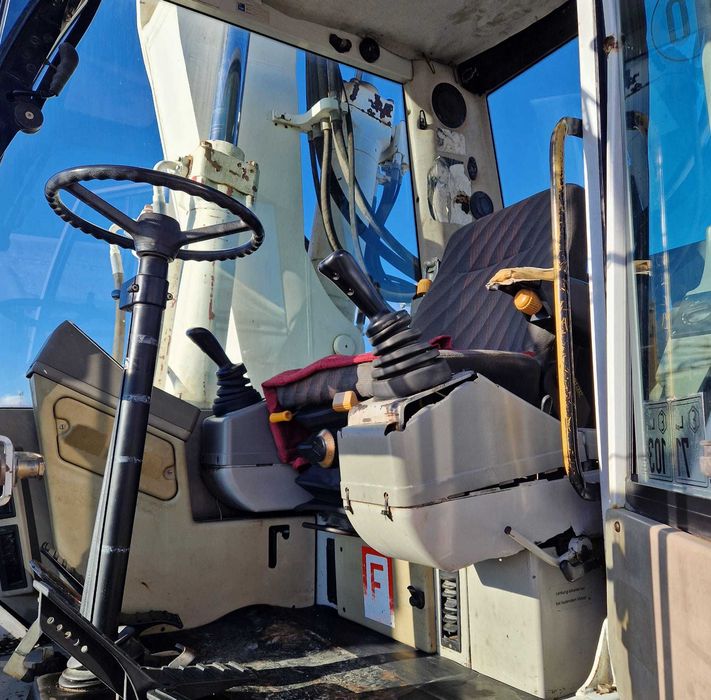 excavator pe roti O&K MH5
