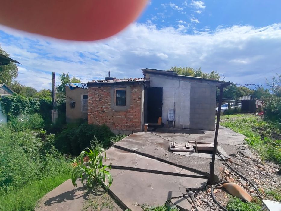 Продам участок с пристройками