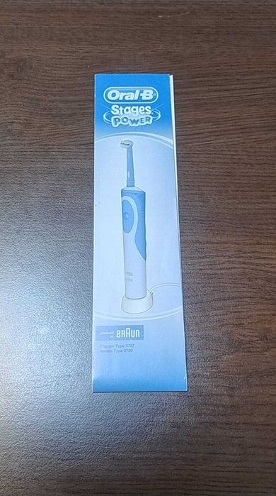 4 periuțe electrice pentru copii/adulți Braun Oral B și 2 încărcătoare