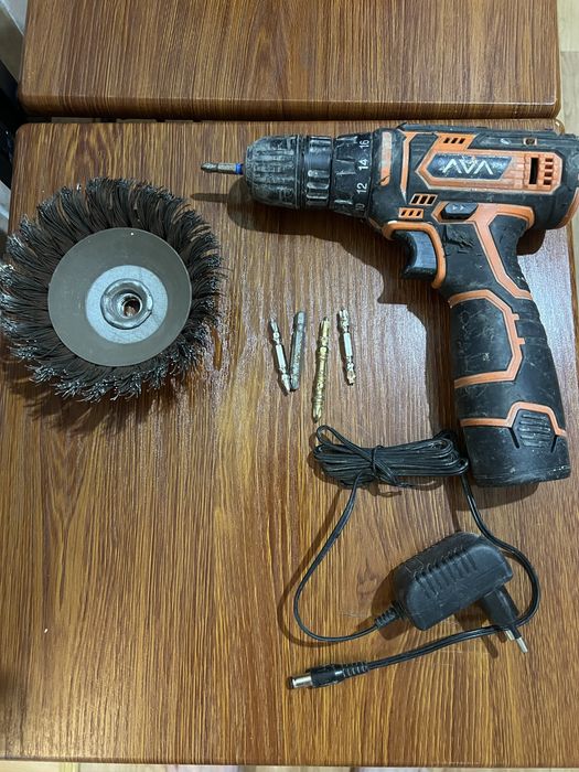 Шуруповерт с насадками