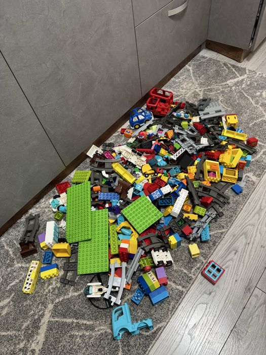Seturi Lego duplo , 6,80 kg , stare excelenta , include tren si sine