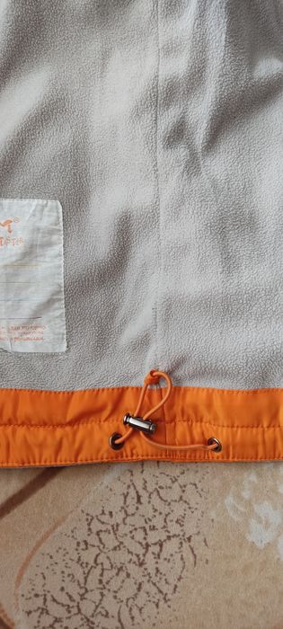 Продам куртку на мальчика.