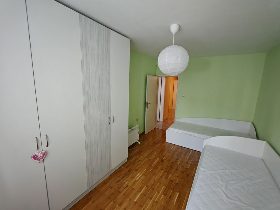 Дава се под наем Тристаен апартамент в Плевен, 9-ти квартал - 98 кв.м за 565 € - Снимка #12