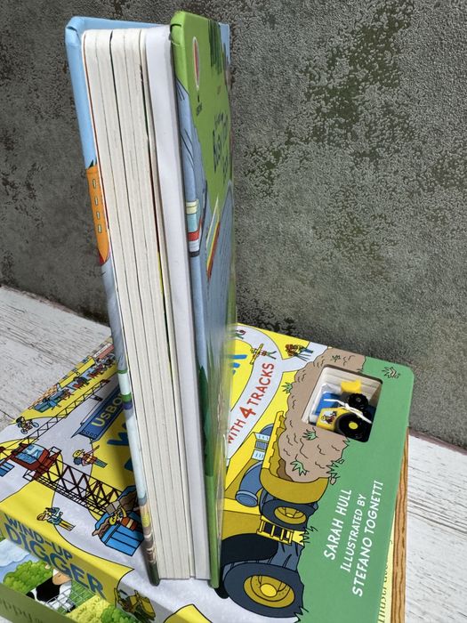 Usborne pull-back busy train book. Carte jucarie trenulet