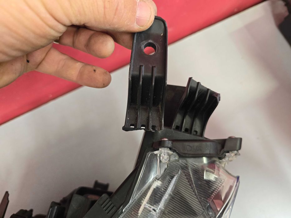 Оригинален фар Тойота Ярис  Toyota Yaris Cross Led