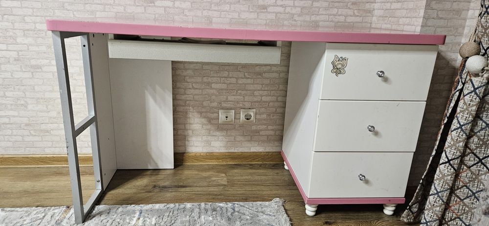 Стол для девочек