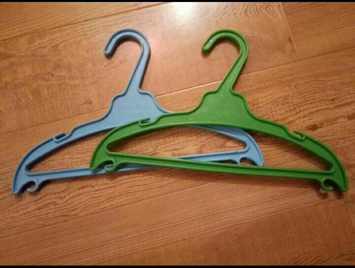 Продам вешалки детские