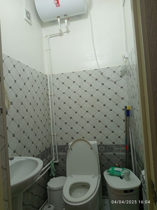 3 xonaliy dom sotiladi.