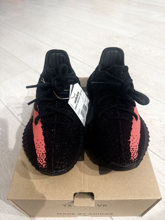 Yeezy boost 350 v2 core black red