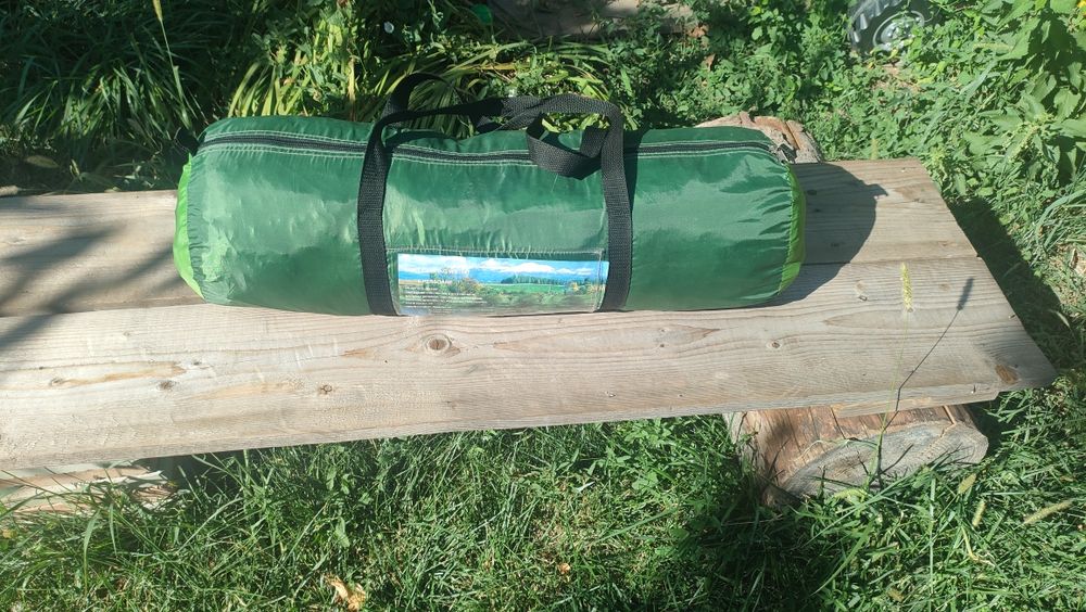 Cort camping pentru 4 persoane
