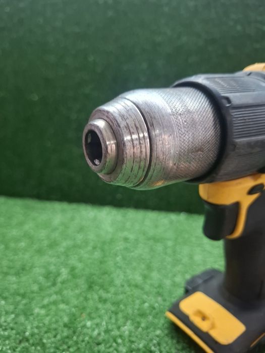 Ударен безчетков винтоверт на DeWALT DCD709 с батерия 5 ампера
