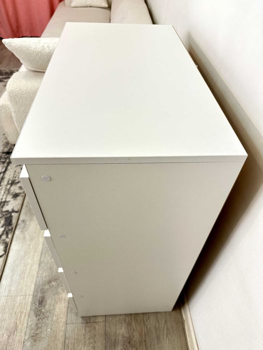 Комод белый с ручками