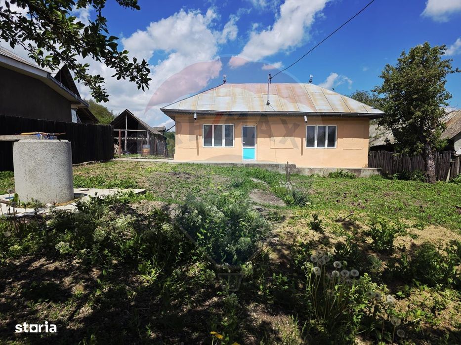 Casa de vanzare in sat Botesti, com. Ungureni, jud. Bacau.