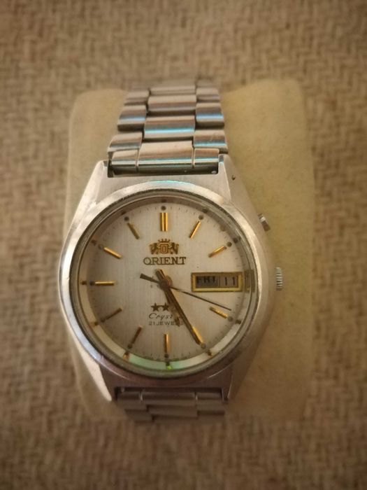 Куфар с 40 механични часовника.