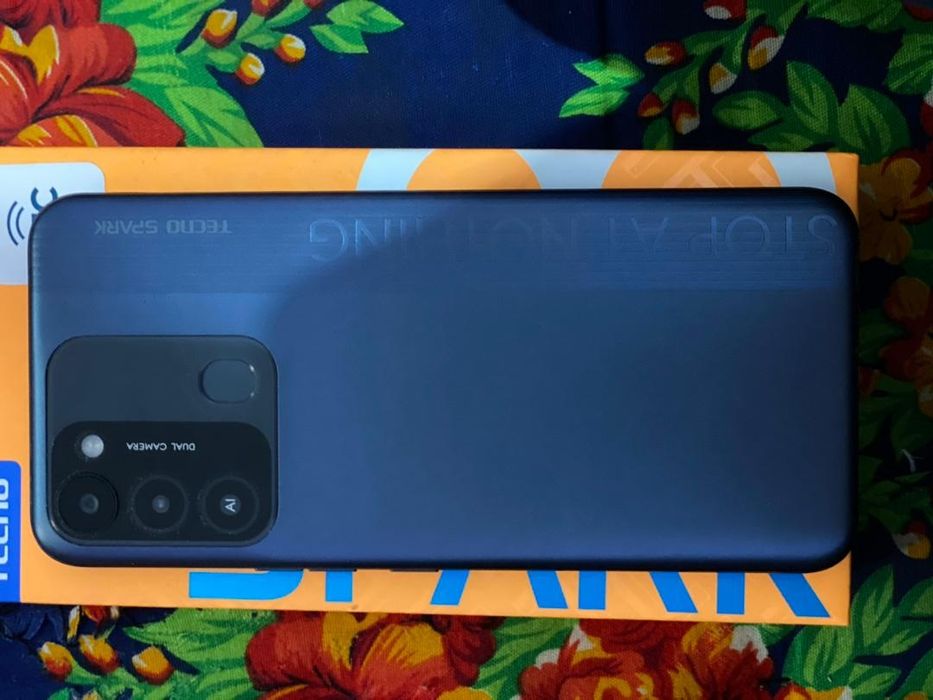 Tecno  Spark  8c