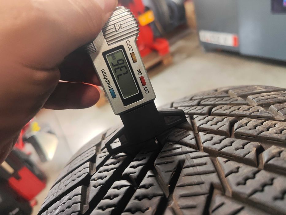 2бр.зимни гуми 235/60/18 Pirelli