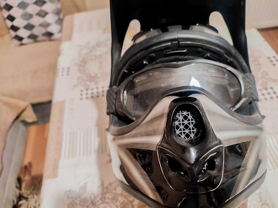 Ендуро каска и очила