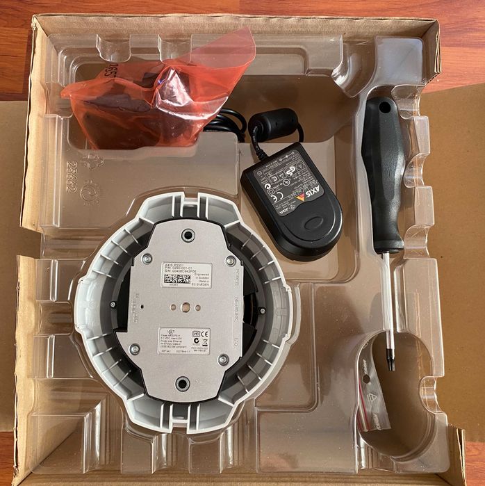 AXIS P3301 (PoE) НОВАЯ купольная IP-камера