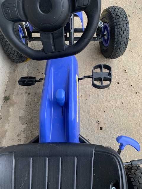 Кола с педали за дете