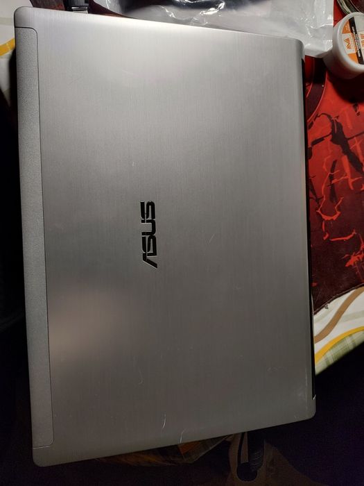 Vând laptop Asus U35J cu SSD de 500Gb