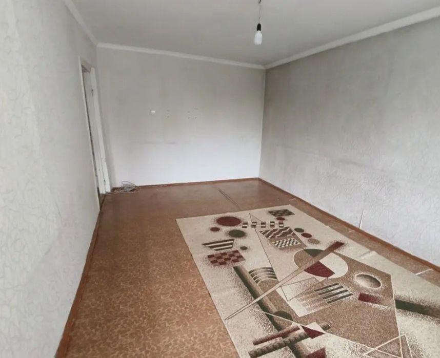 продам 1-ком. 38кв. 3мкр. 2-этаж