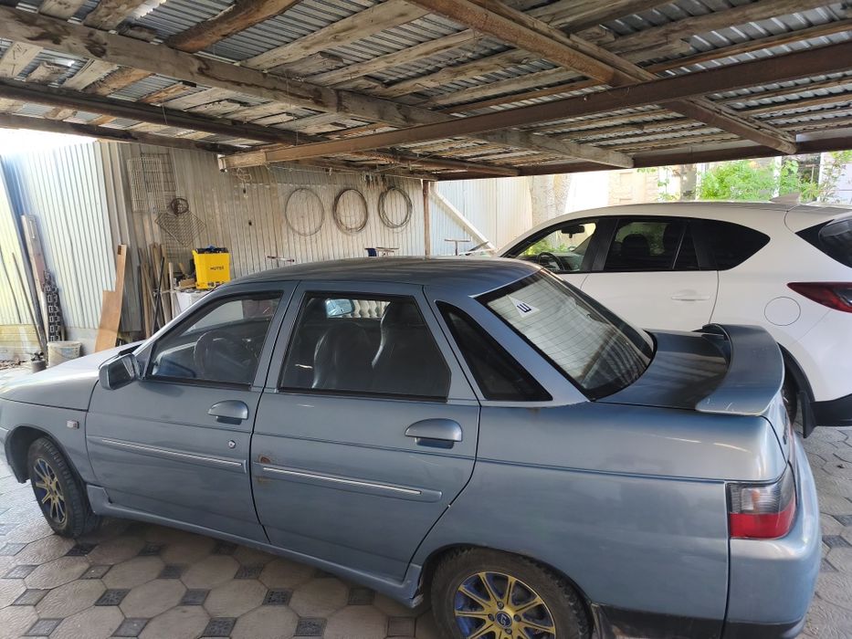 Автомобиль Ваз 21102 люкс