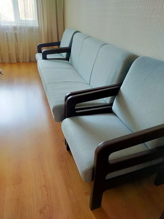 Диван с двумя креслами