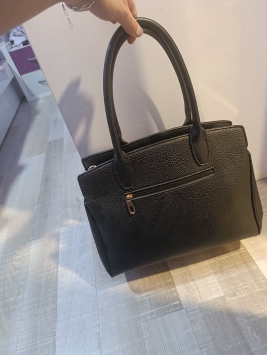 Дамска чанта в черно