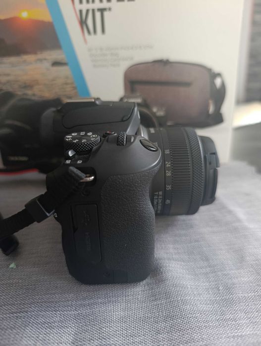 Фотоапарат Canon EOS R100