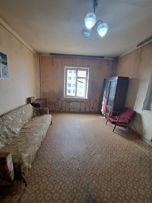 Срочна сотилади 2 хона 5 этаж 9 этажли домда локатсияси жуда зур