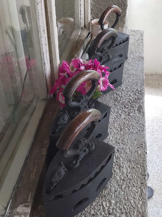 Реновирани антикварни ютии