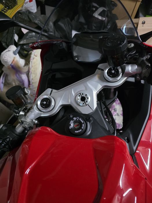 Ducati V2 2025,1280km,4 ani garanție, 16000 euro