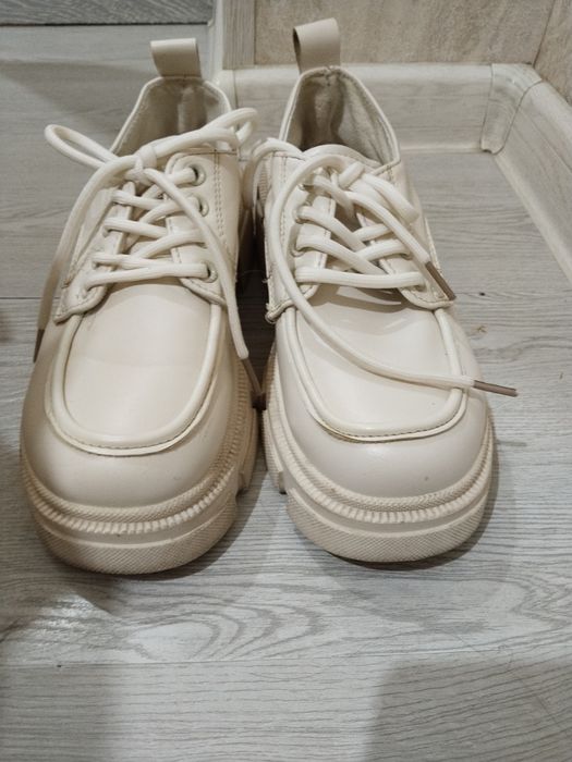 Женская обувь в хорошем состоянии