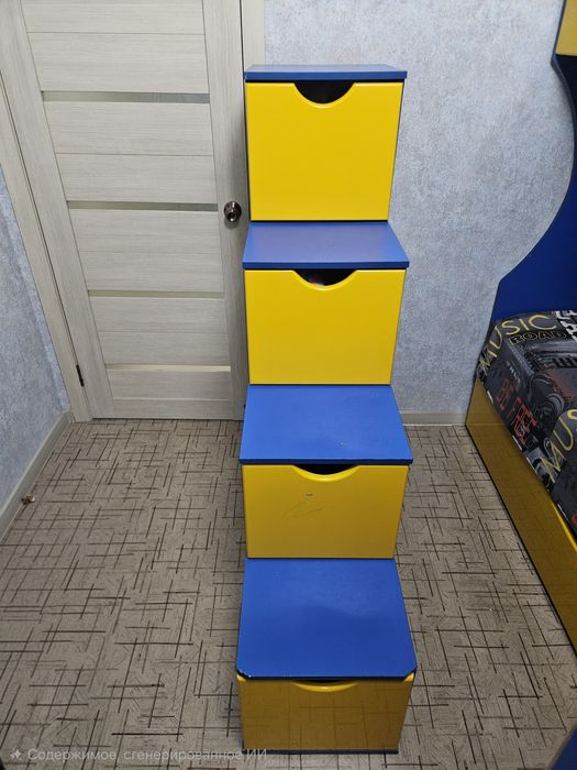 Детская мебель кровать, шкаф, стол