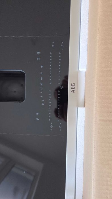 Чисто нов индукционен плот с вграден аспиратор AEG CCE84751XB