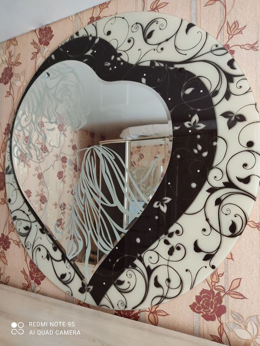 Продаю зеркало с рисунком!